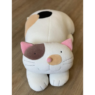 Mèo ôm mũi Hồng Hikosen Cara