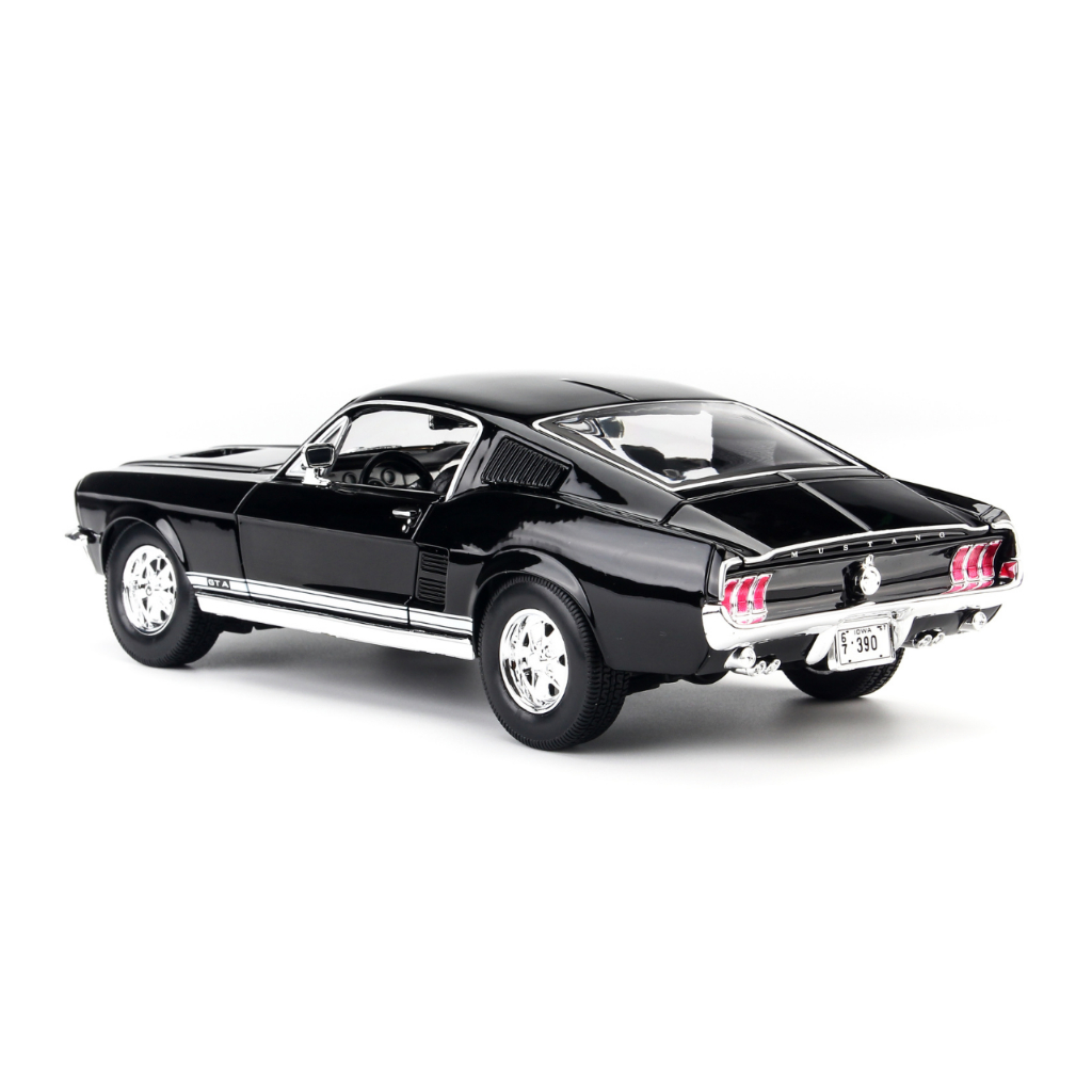 Mô hình xe Ford Mustang GTA Fastback 1967- 1:18 Maisto - 31166