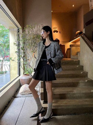 Chân váy xếp ly ngắn phong cách kéo khoá cài nút trước (có quần bảo hộ) - ms700