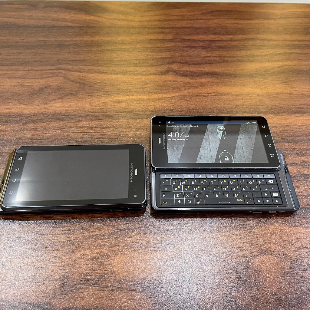 Điện thoại Motorola Droid 3 XT862 có bàn phím trượt đèn nền