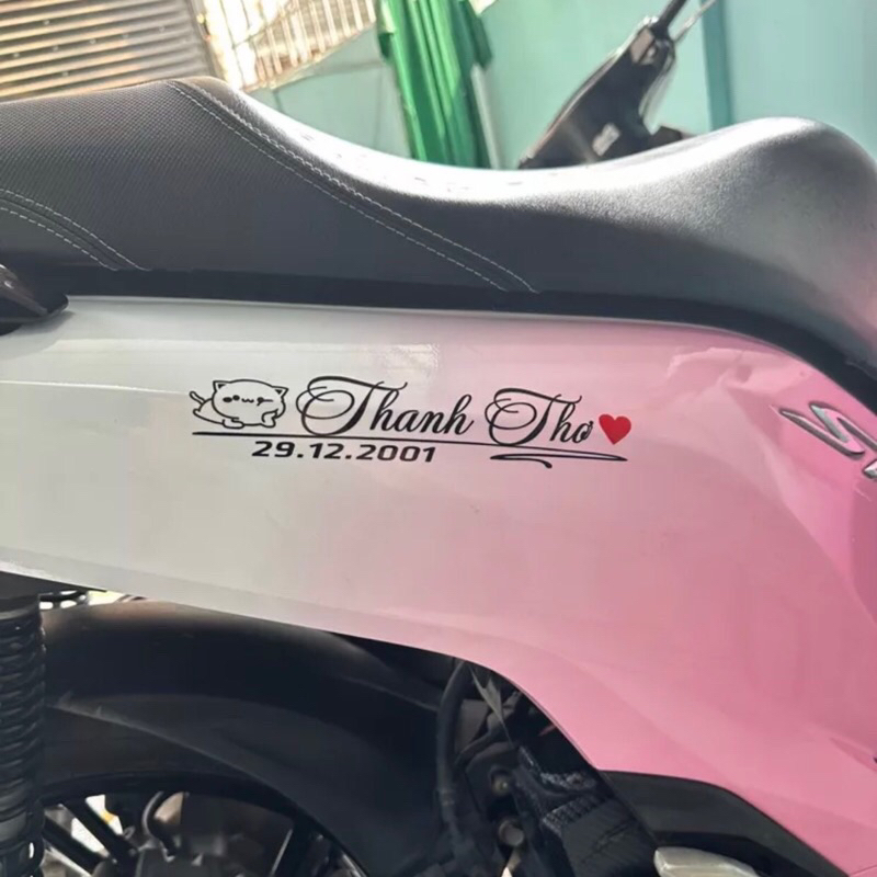 Tem mèo ký tên dán xe