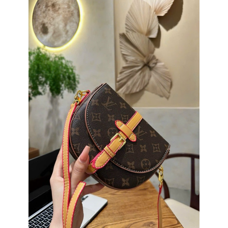 Lệ vi nịt 2 size hàng lót nhung size 19 kèm dây da đeo chéo