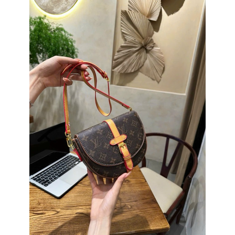 Lệ vi nịt 2 size hàng lót nhung size 19 kèm dây da đeo chéo