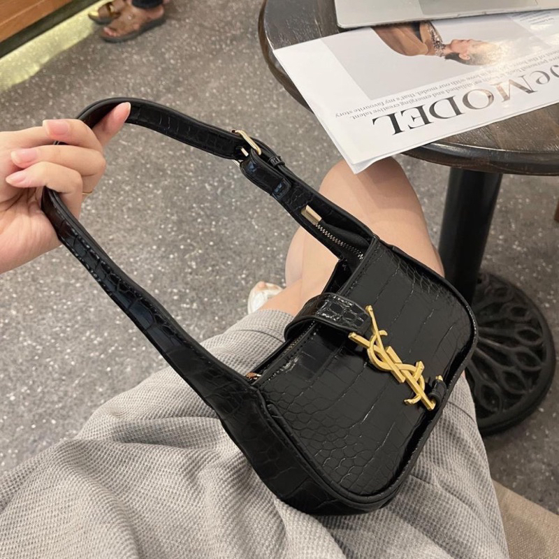 Túi kẹp nách nữ đeo vai tag vàng thời trang trẻ trung phong cách hàng hót