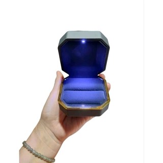 Hộp đựng nhẫn có đèn led phát sáng cao cấp giá sỉ