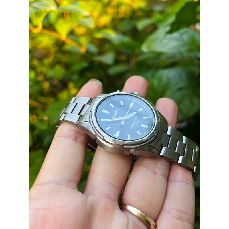 Đồng hồ Nam Seiko Solar Radio Control Titanium đúc nguyên khối