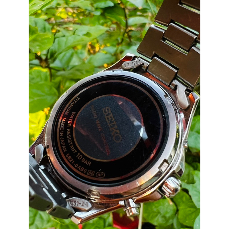 Đồng hồ Nam Seiko Solar Radio Control Titanium đúc nguyên khối