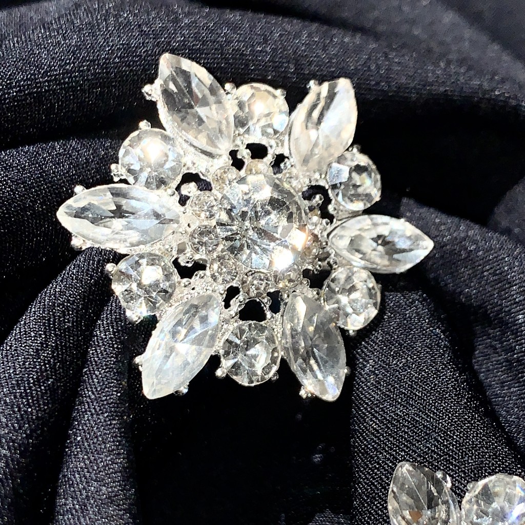 Tag Cài Hoa Pha Lê  - LEILA CLOSET