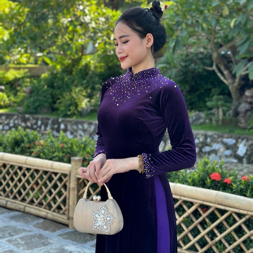 Áo dài trung niên cho mẹ nhung tím đính kết ngọc, kim sa ở cổ dáng truyền thống áo dài saam thiết kế hot 2024