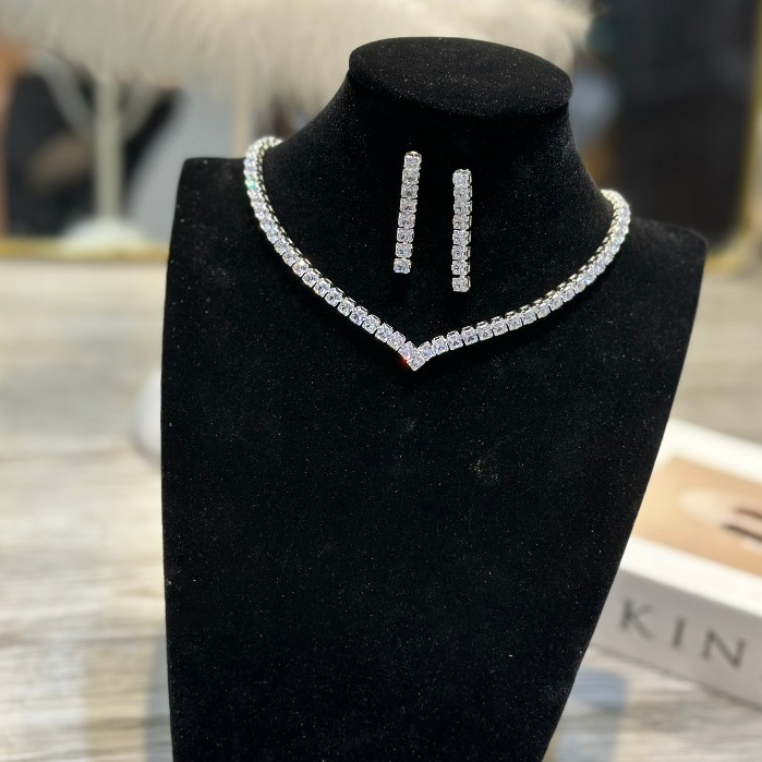 Set trang sức choker và hoa tai nhiều mẫu đính đá sang trọng dành cho phái đẹp