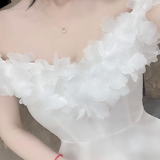 Váy tapta cánh hoa chéo vai phối lưới