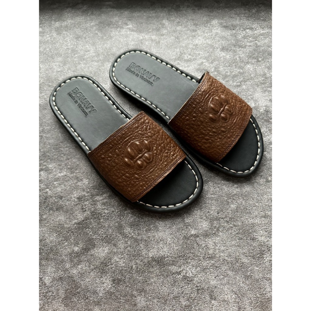 Dép Nam quai ngang da bò đế nhện chống nước in vân đầu cá sấu 2 màu đen và nâu T01-02