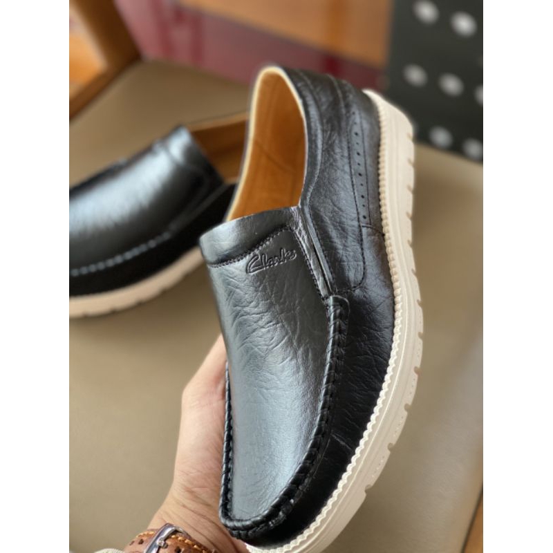 giày Clarks