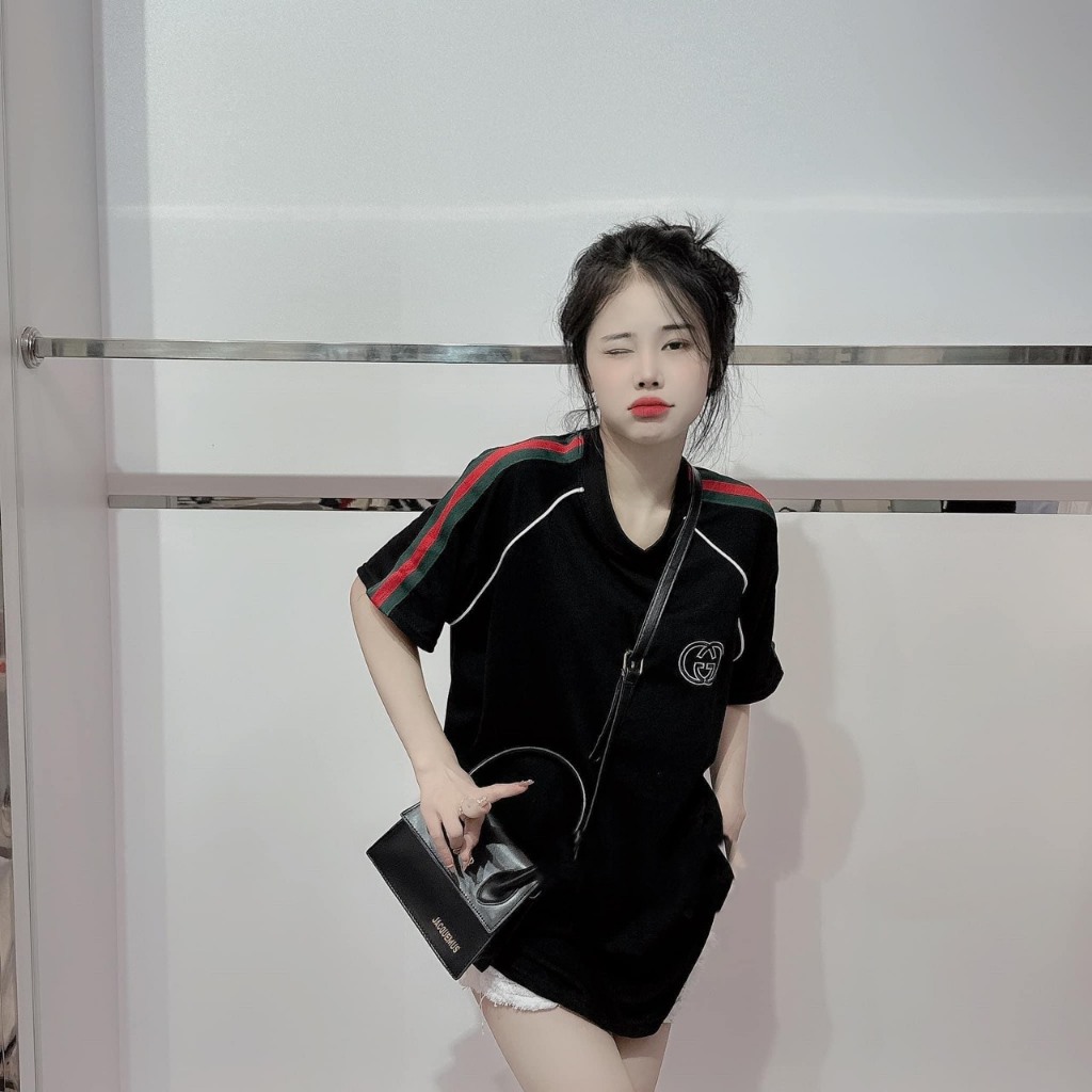 Áo thun có cả hàng lưới phối chỉ form rộng tay lỡ phong cách trẻ trung cực dễ phối đồ