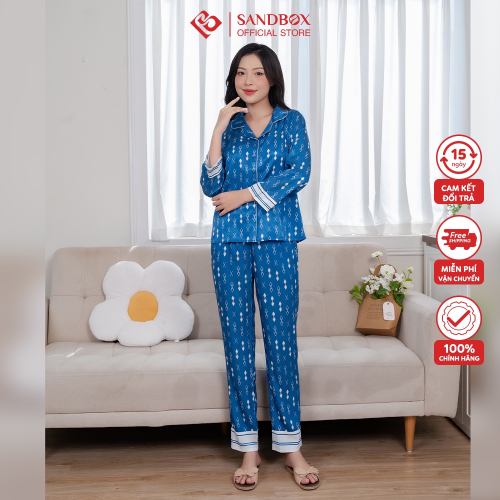 Bộ Pijama SANDBOX Đồ bộ chất lụa vân xương cá dài tay hoạt tiết tim chữ, phối viền nổi bật, sang trọng BPD23004