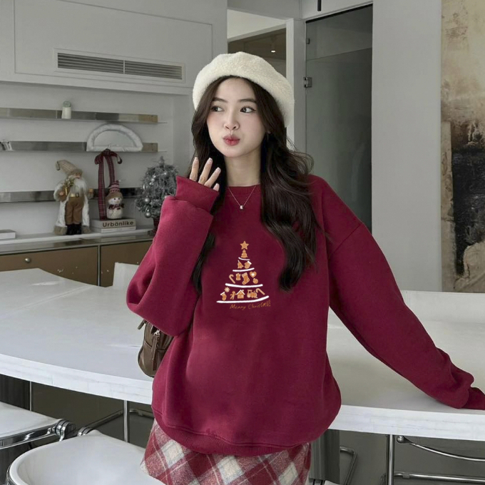 Áo Đỏ Noel Sweater LILA Áo Đôi Nam Nữ Basic In Tên Theo Yêu Cầu Mặc Đi Chơi Noel, Có Đóng Hộp Làm Qùa Tặng Giáng Sinh