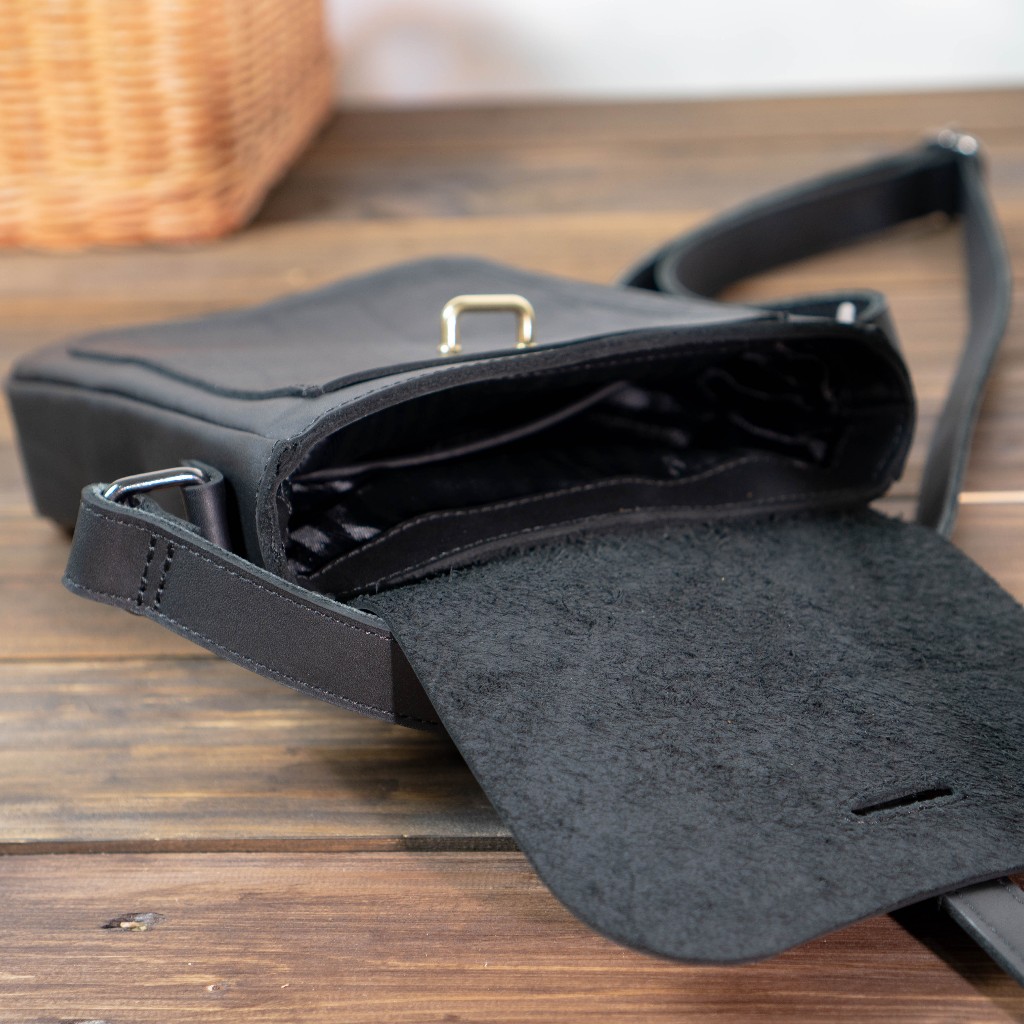 Túi da bò đeo chéo 6in phong cách tối giản, quai gài nắp vintage Manuk Leather