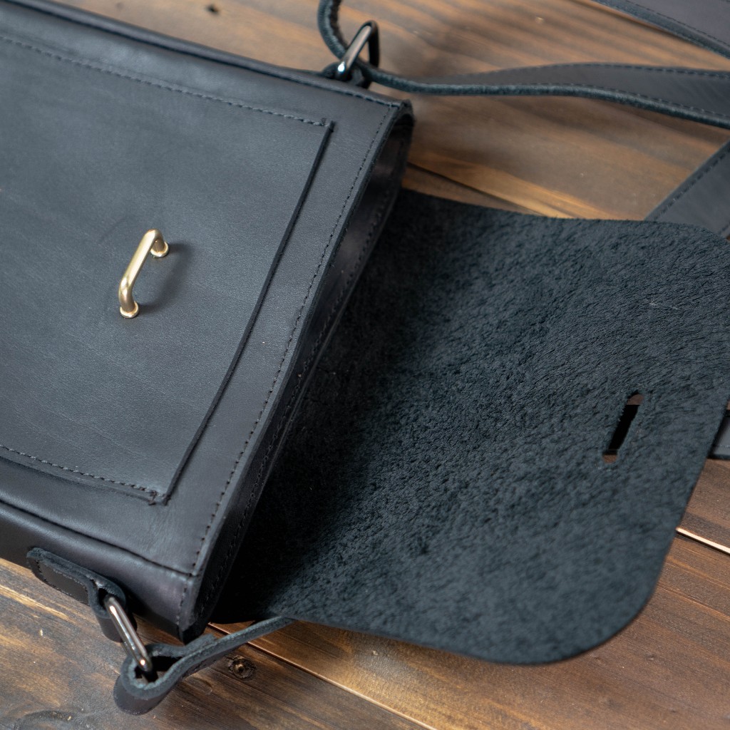 Túi da bò đeo chéo 6in phong cách tối giản, quai gài nắp vintage Manuk Leather