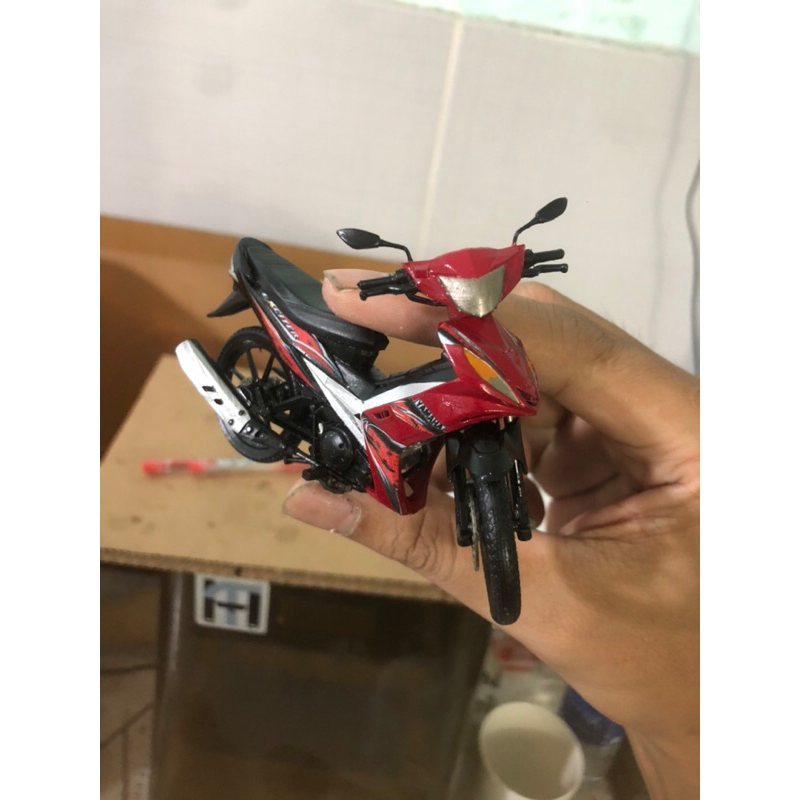 Mô hình Exciter 2010 tỉ lệ 1:18 | Scale 1:18