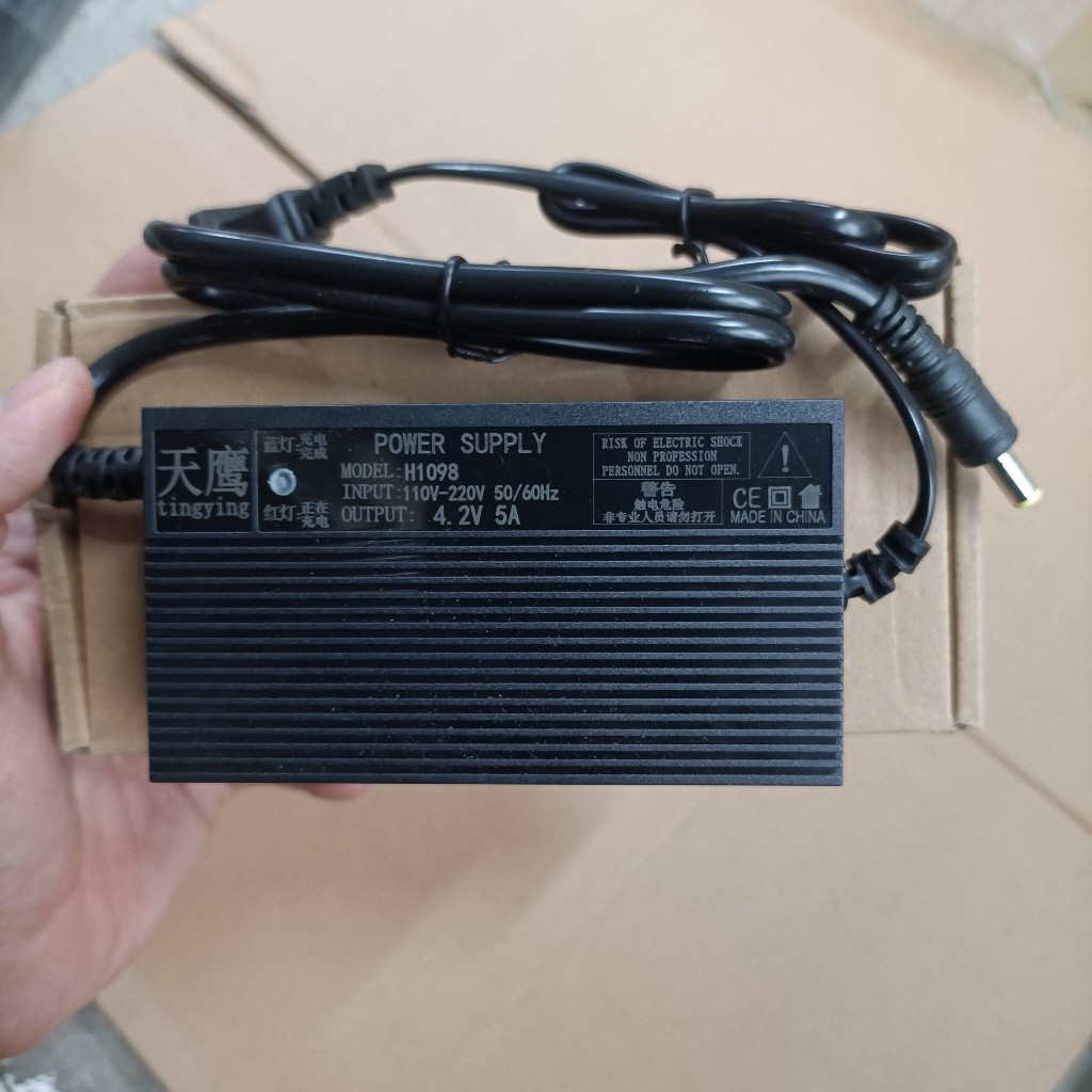 Sạc 4.2V 5A chân DC 2.1mm dùng cho cell lion, lipo 1s