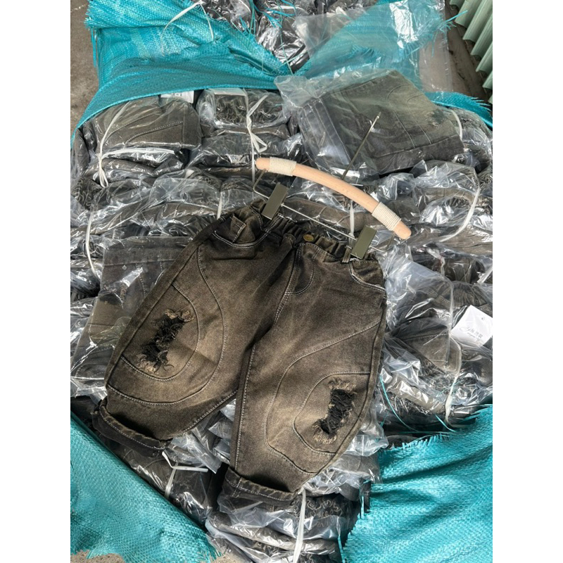 Quần bò khói mài rách cho bé