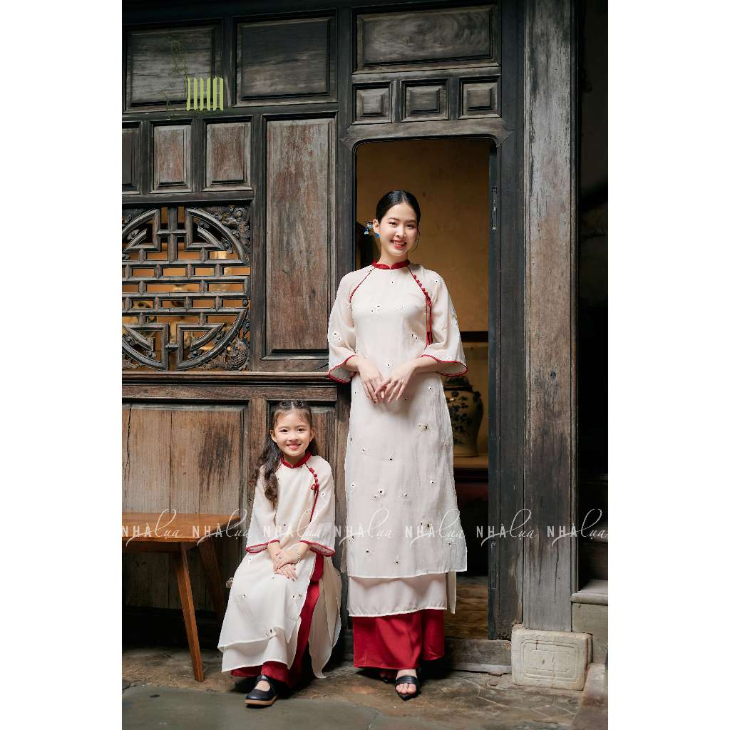 Áo dài cách tân nữ Tuệ Cát Nhà Lụa thiết kế quần dài ống suông trắng kem thêu hoa sang trọng ngày Tết du xuân 2024