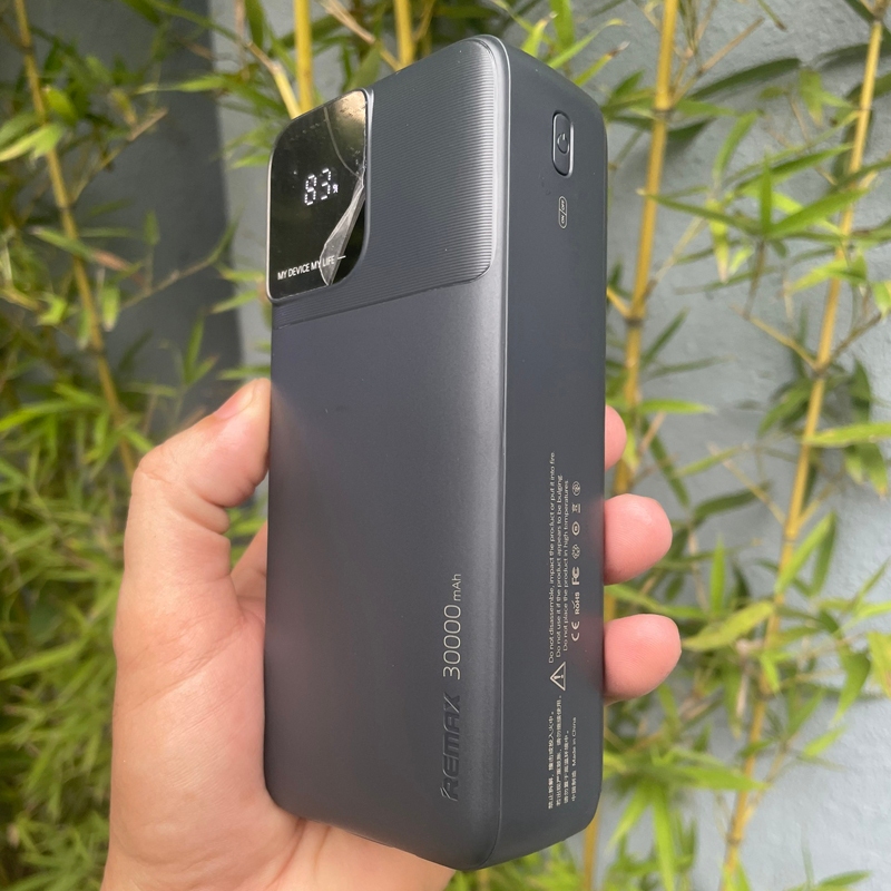 Pin dự phòng Remax RPP-659 dung lượng cao 30000mAh sạc được cho Táo 15 - tích hợp 2 cáp typeC và LN