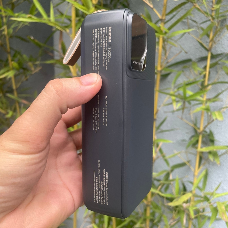 Pin dự phòng Remax RPP-659 dung lượng cao 30000mAh sạc được cho Táo 15 - tích hợp 2 cáp typeC và LN