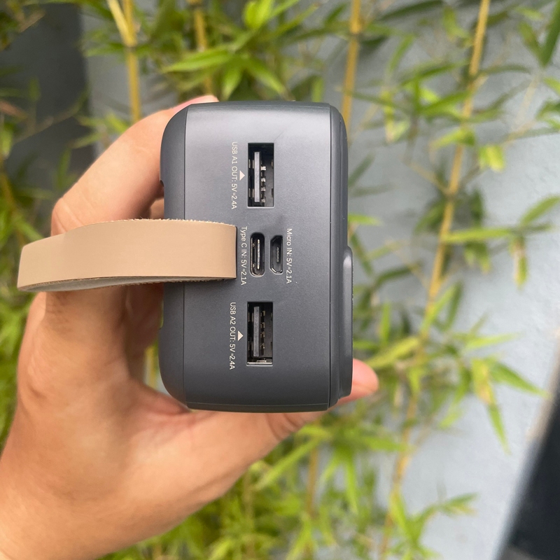 Pin dự phòng Remax RPP-659 dung lượng cao 30000mAh sạc được cho Táo 15 - tích hợp 2 cáp typeC và LN