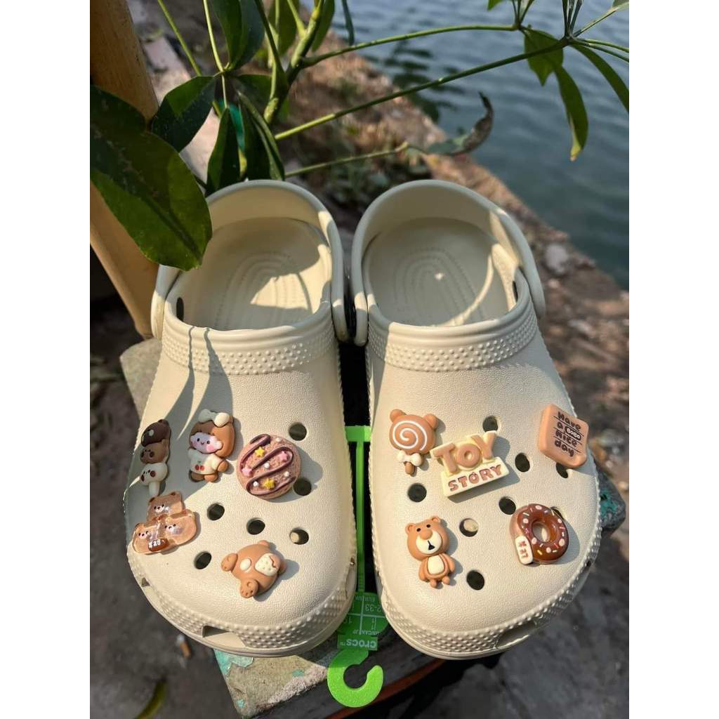 Sục Crocs Trơn Classic Màu Be - Sục Trẻ Em -Tặng Kèm Charm Jibits