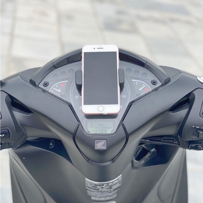 Kẹp điện thoai- Giá đỡ điện thoại dán lên đồng hồ xe máy