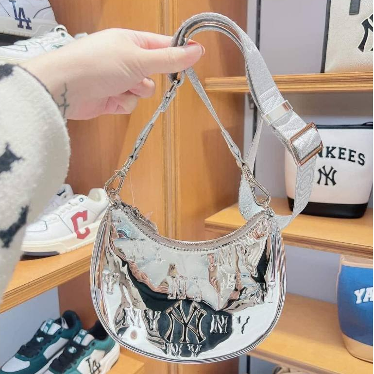 Túi MLB kẹp nách Silver Nylon bóng 2024 Tiện dụng phong cách