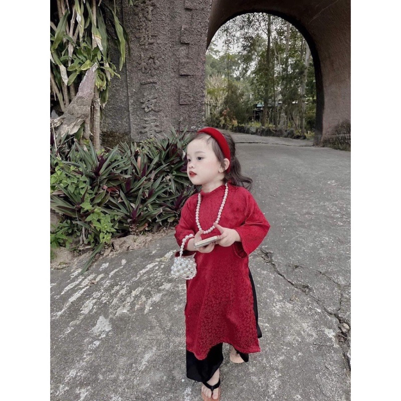 Áo dài gấm quần đen cho bé gái