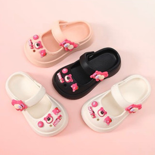 Dép Sục Bé Gái (LÙI 1 SIZE )Gắn Charm Gấu Dâu Siêu Đẹp Mềm Êm Chân Dép Quảng Châu_(6217)