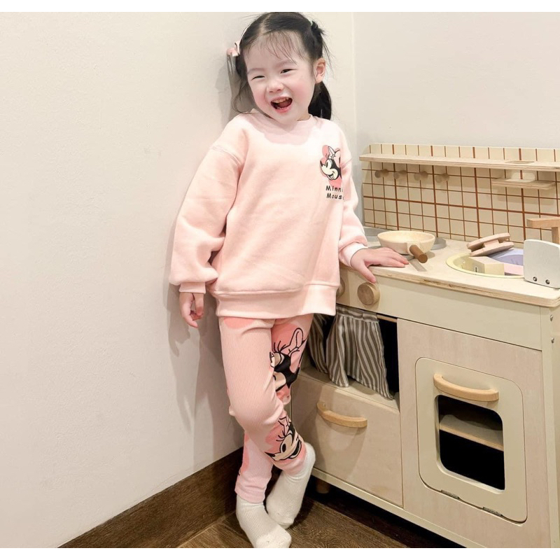 Bộ nỉ hồng in micky quần legging tăm cho bé gái
