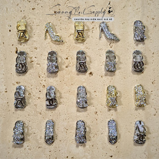 Phụ kiện trang trí móng tay nail mẫu charm đôi dép thương hiệu đính đá siêu sáng lấp lánh màu vàng và bạc