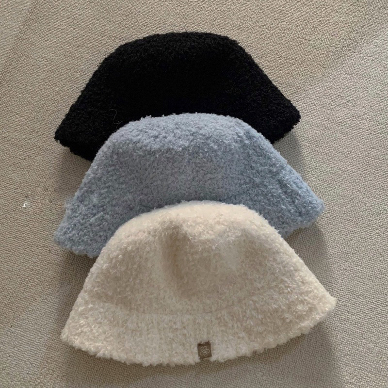 Mũ lông cừu thêu hoa