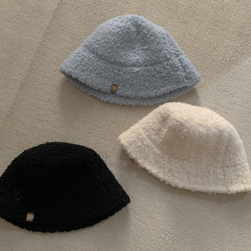 Mũ lông cừu thêu hoa