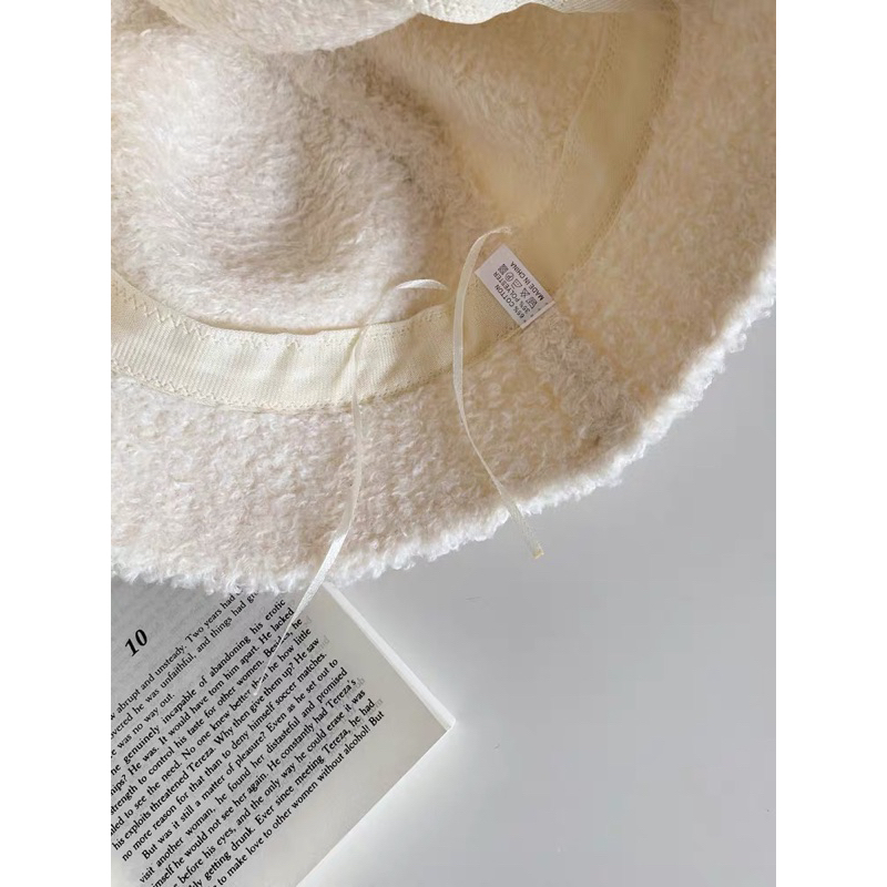 Mũ lông cừu thêu hoa