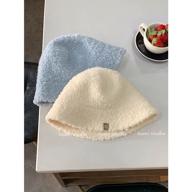 Mũ lông cừu thêu hoa