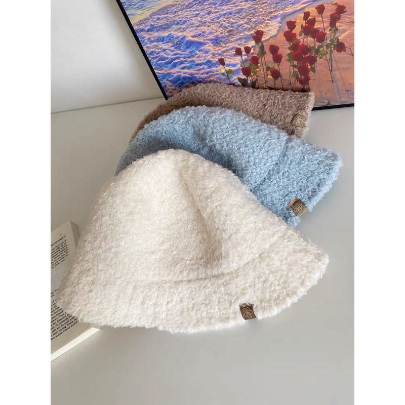 Mũ lông cừu thêu hoa