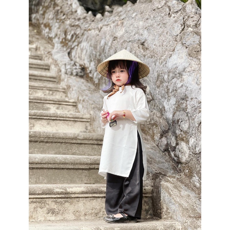 Áo dài gấm quần đen cho bé gái
