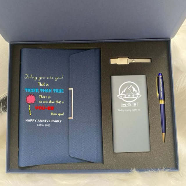 Combo quà tặng - Giftset cao cấp - Sổ tay da - Pin sạc dự phòng chính hãng xiaomi - Usb - Bút - Miễn phí IN + KHẮC