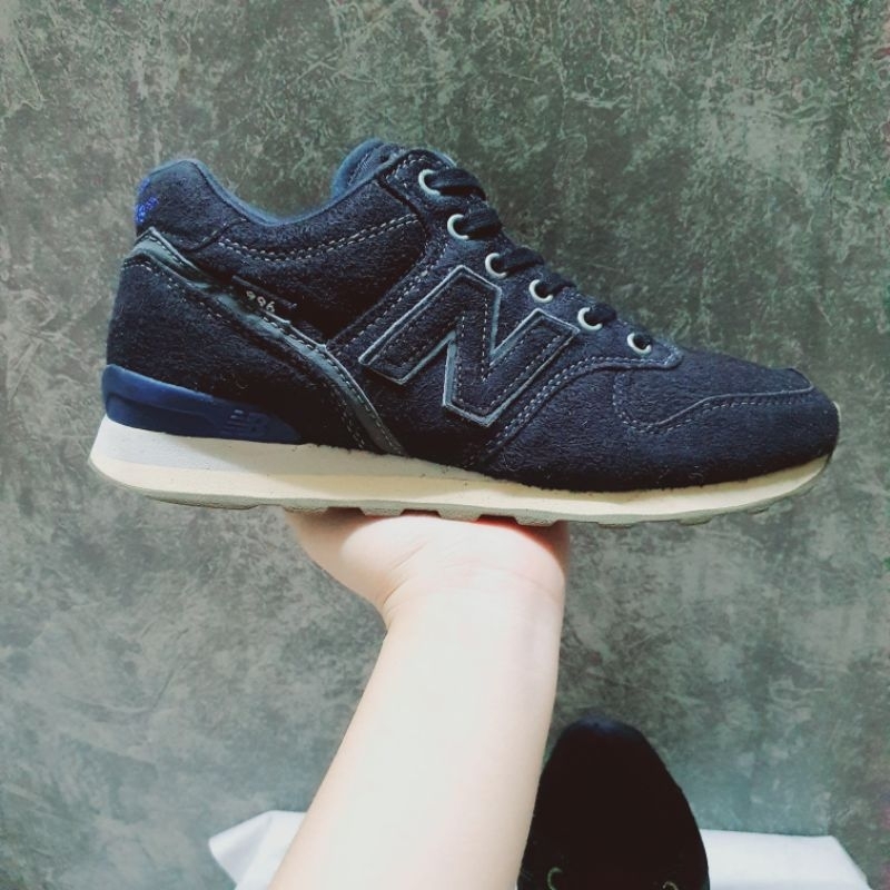 2hand - Size 36 Giày thể thao N.B da lộn cổ điển màu đen