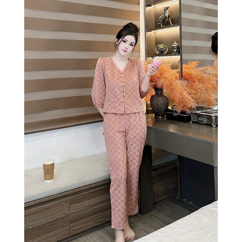 Set pijama Anna nhung tăm cao cấp, họa tiết chữ sang chảnh, kiểu dài tay quần dài, chất mềm, dày dặn