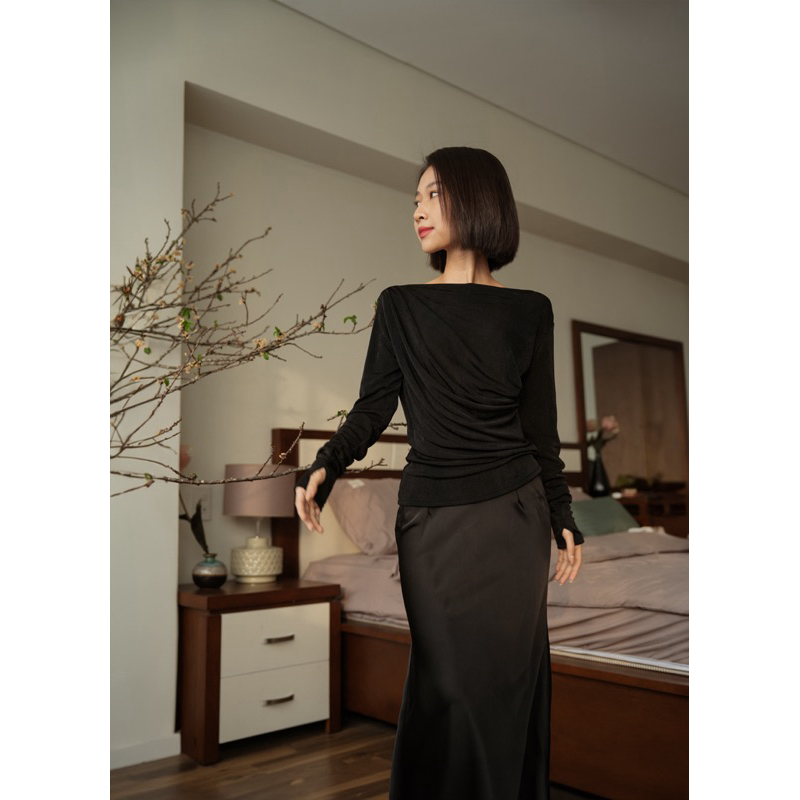 Áo lệch vai tay dài nhúng eo