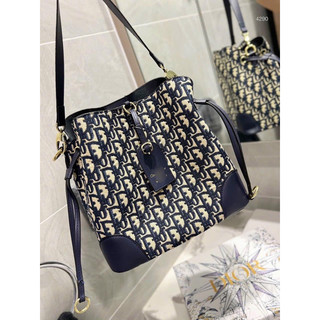 Túi cầm tay đeo vai thêu chữ Đi.o sang trọng sz 24 fullbox