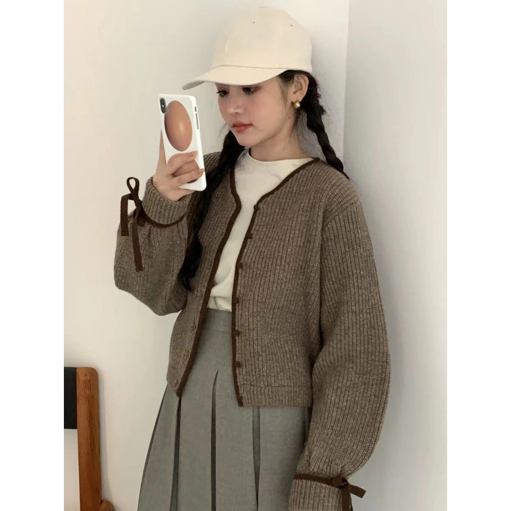 Áo khoác len nữ VMSTYLE cardigan croptop tay dài phối viền màu cài nút nơ tay dễ thương đi chơi, dạo phố 739 - KLU00036