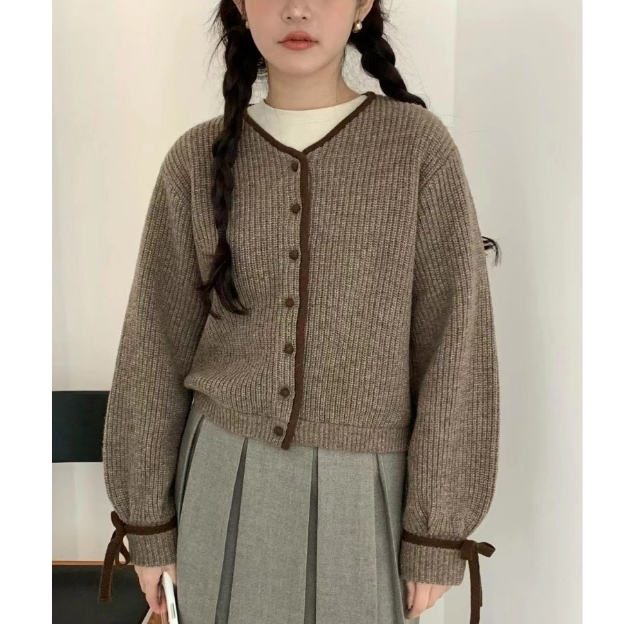 Áo khoác len nữ VMSTYLE cardigan croptop tay dài phối viền màu cài nút nơ tay dễ thương đi chơi, dạo phố 739 - KLU00036