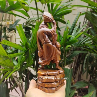 Tượng tế công gỗ bách thơm cao 21 cm
